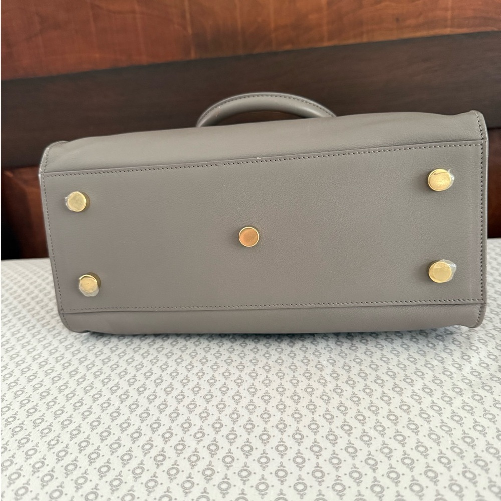 Saint Laurent baby cabas, in gray with gold hardware. - Picture 10 of 11